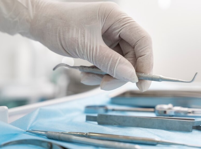 Foto de detalle de herramientas de dentista